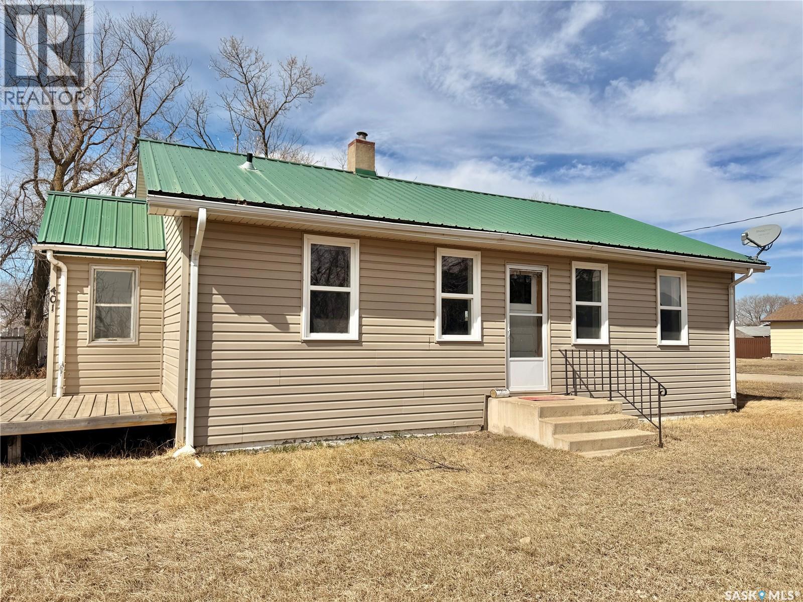 401 Park Avenue, Outlook, Saskatchewan  S0L 2N0 - Photo 25 - SK032726
