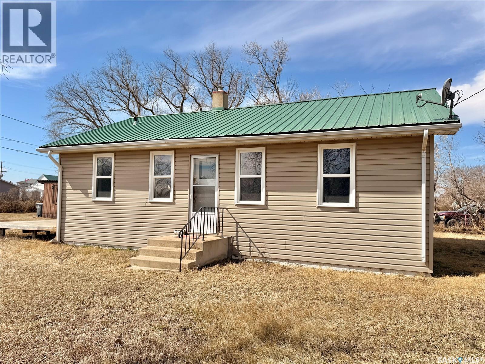 401 Park Avenue, Outlook, Saskatchewan  S0L 2N0 - Photo 26 - SK032726