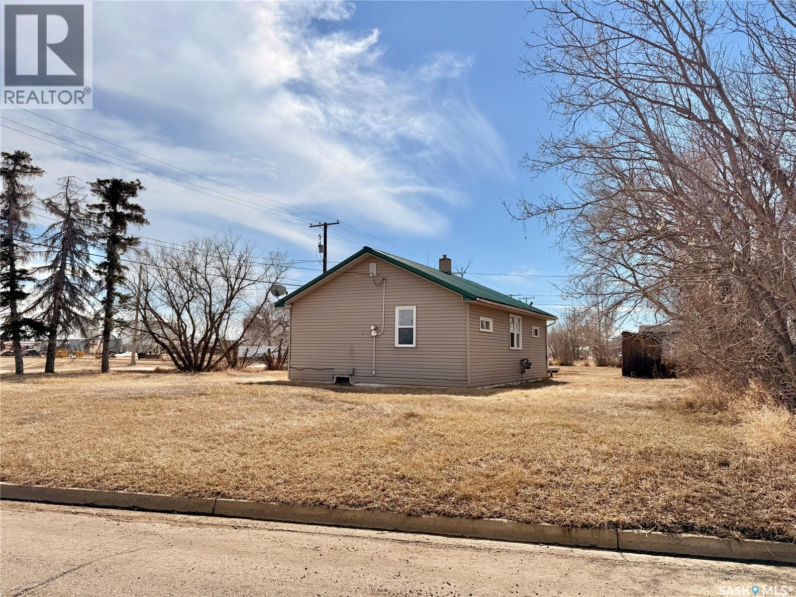 401 Park Avenue, Outlook, Saskatchewan  S0L 2N0 - Photo 27 - SK032726