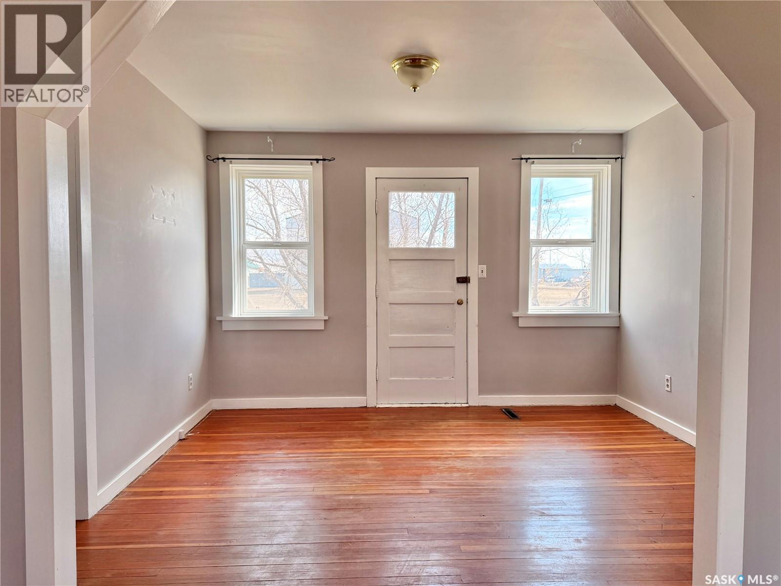 401 Park Avenue, Outlook, Saskatchewan  S0L 2N0 - Photo 9 - SK032726