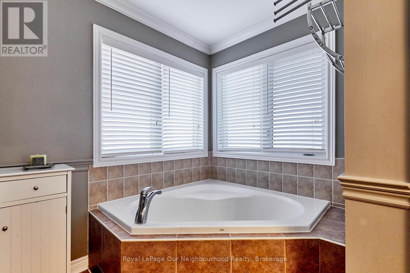 43 Isabella Garden Lane, Whitchurch-Stouffville, Ontario  L4A 0L4 - Photo 13 - N12994062