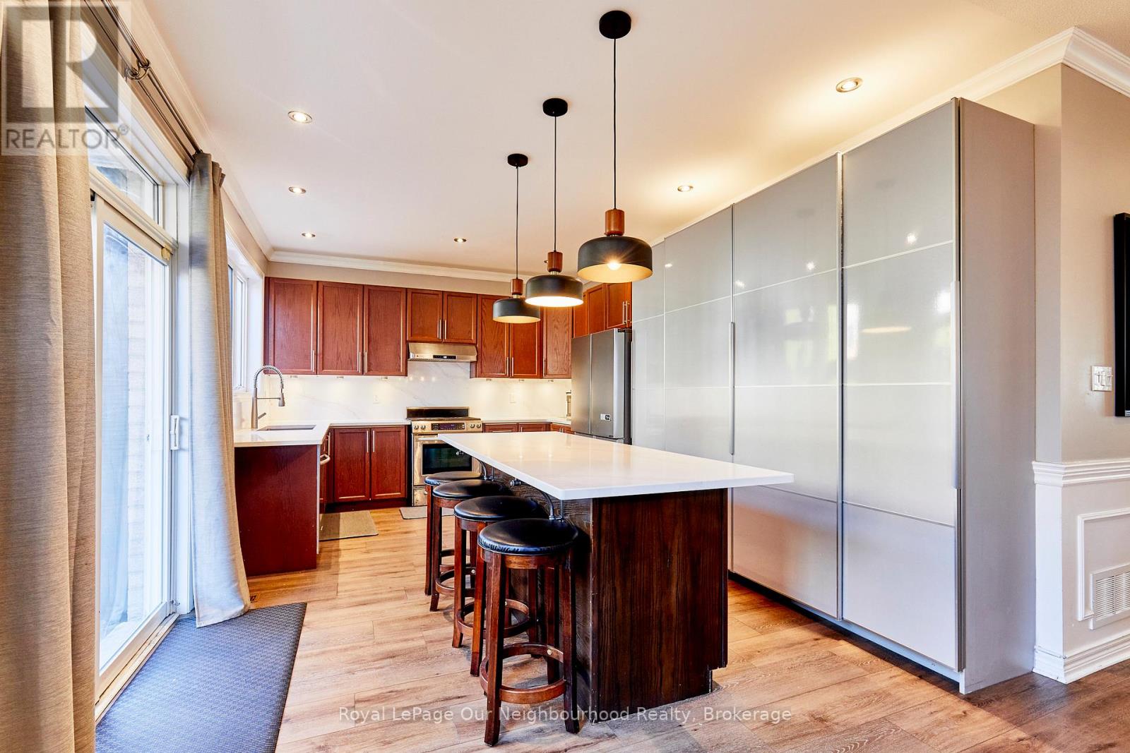 43 Isabella Garden Lane, Whitchurch-Stouffville, Ontario  L4A 0L4 - Photo 6 - N12994062