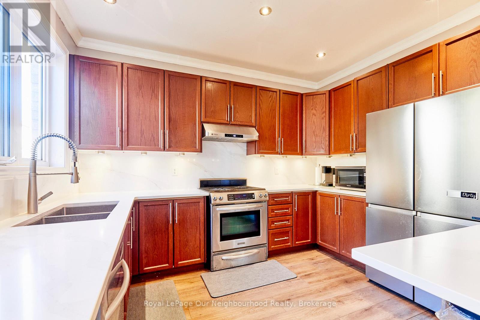 43 Isabella Garden Lane, Whitchurch-Stouffville, Ontario  L4A 0L4 - Photo 8 - N12994062