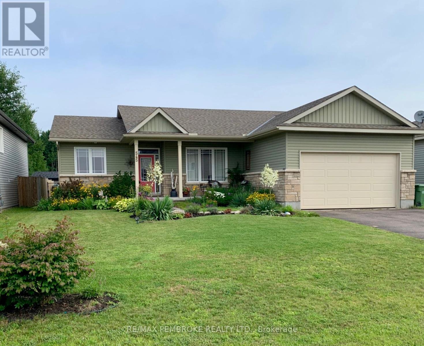 545 GARDNER CRESCENT, Petawawa, Ontario