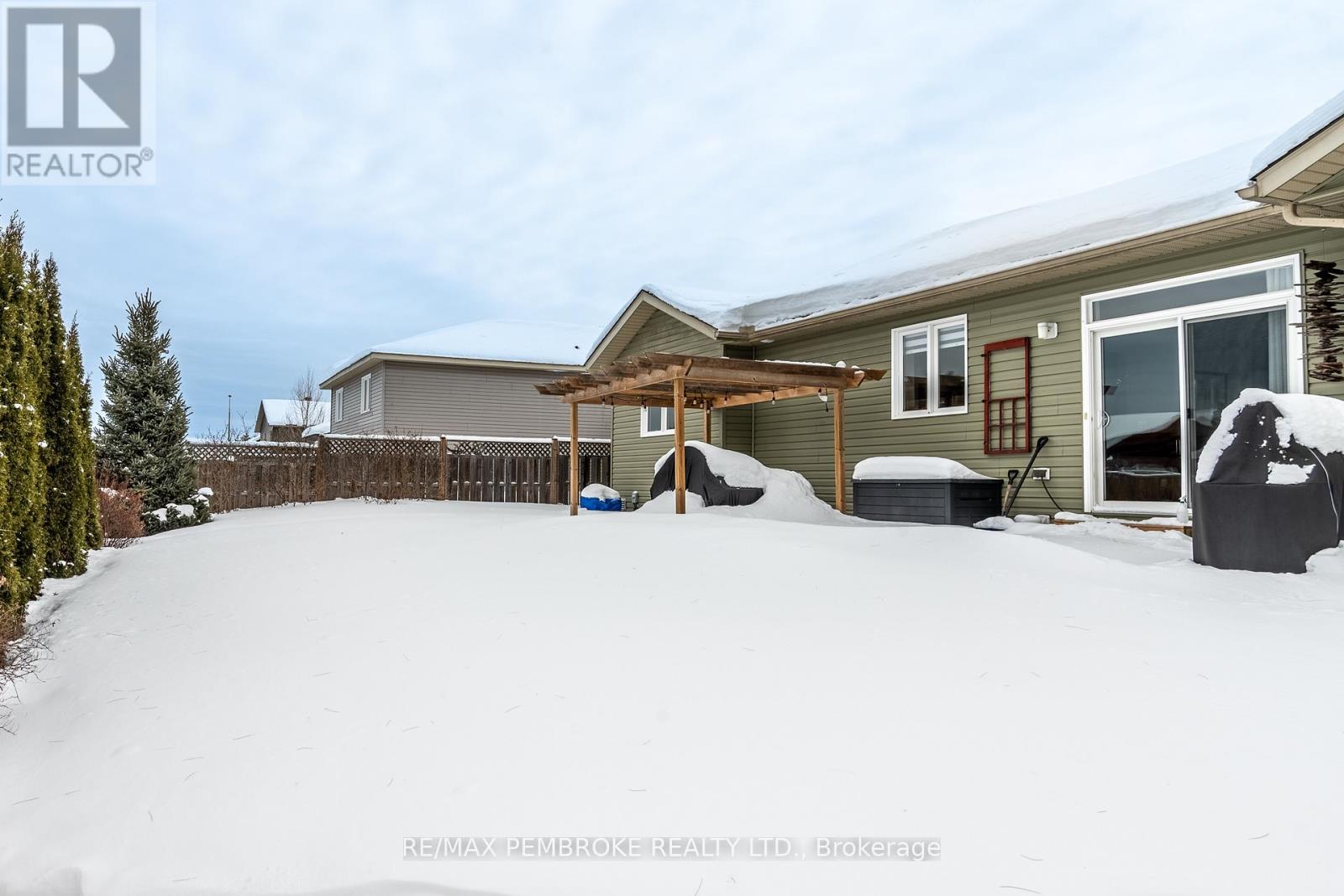 545 Gardner Crescent, Petawawa, Ontario  K8H 0C4 - Photo 4 - X12989680
