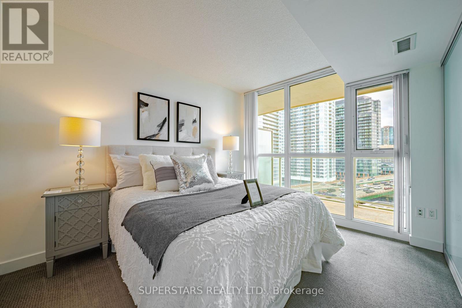 1211 - 75 Queens Wharf Road, Toronto, Ontario  M5V 0J8 - Photo 10 - C12994074