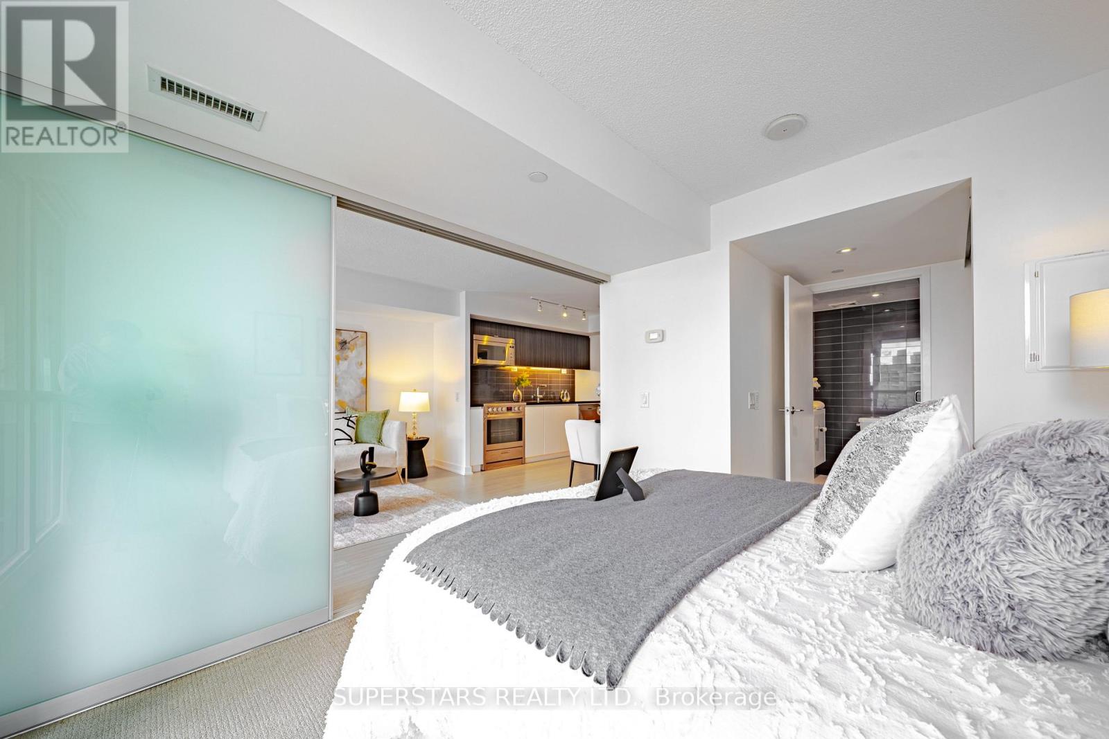 1211 - 75 Queens Wharf Road, Toronto, Ontario  M5V 0J8 - Photo 12 - C12994074