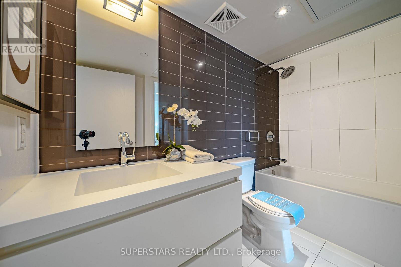 1211 - 75 Queens Wharf Road, Toronto, Ontario  M5V 0J8 - Photo 14 - C12994074