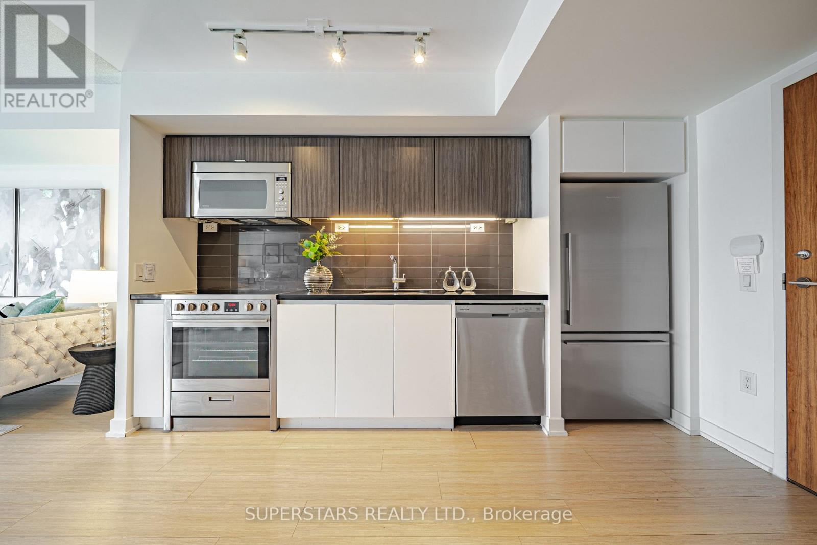 1211 - 75 Queens Wharf Road, Toronto, Ontario  M5V 0J8 - Photo 4 - C12994074