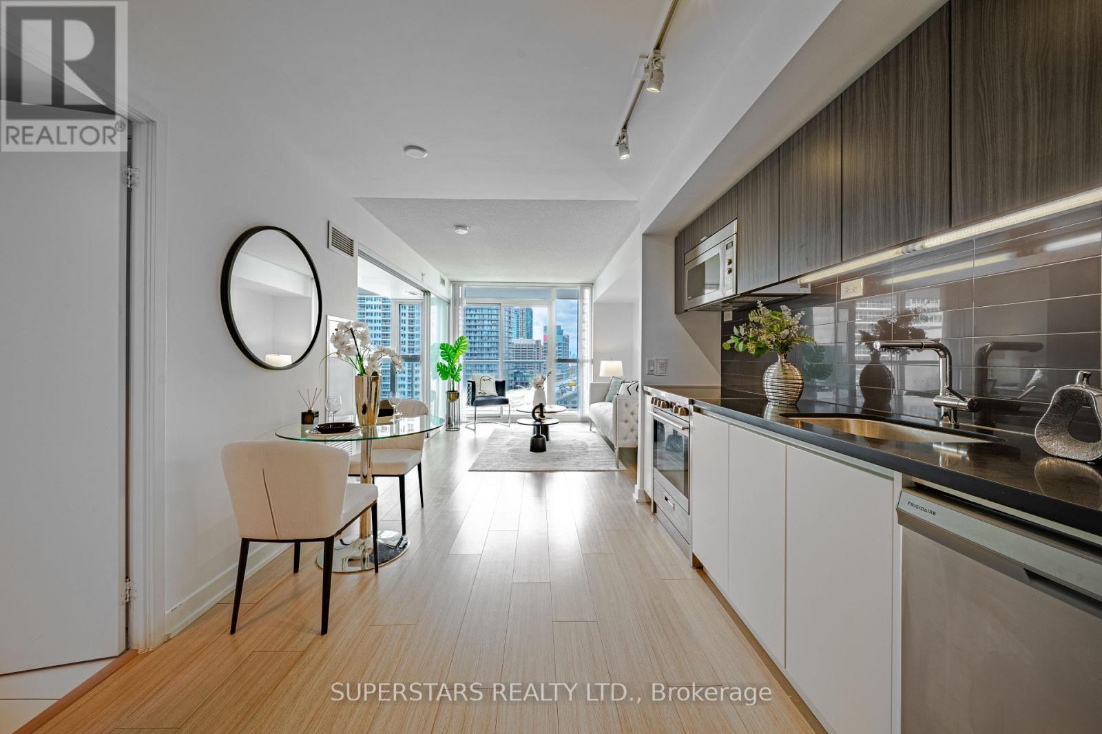 1211 - 75 Queens Wharf Road, Toronto, Ontario  M5V 0J8 - Photo 7 - C12994074