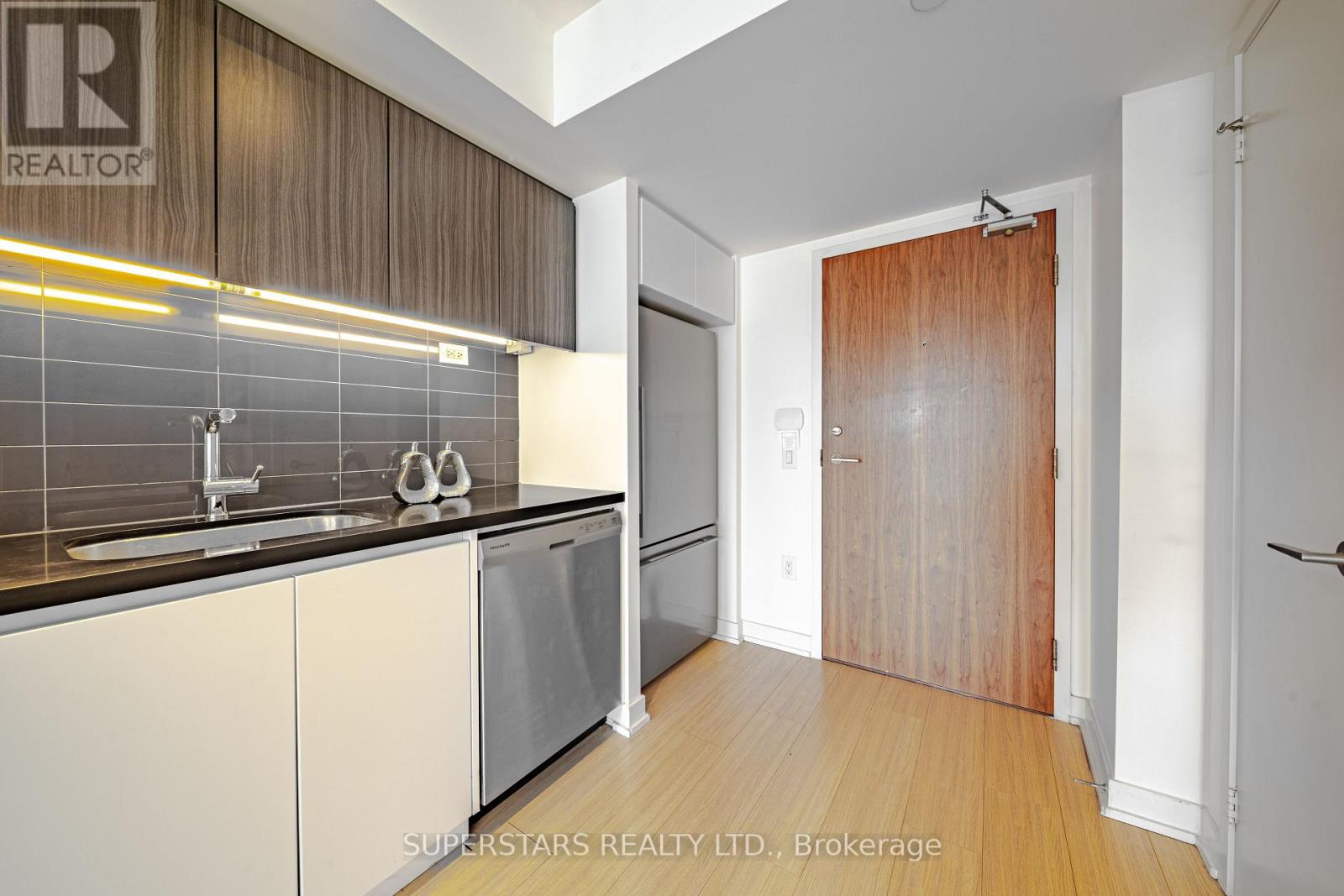 1211 - 75 Queens Wharf Road, Toronto, Ontario  M5V 0J8 - Photo 8 - C12994074