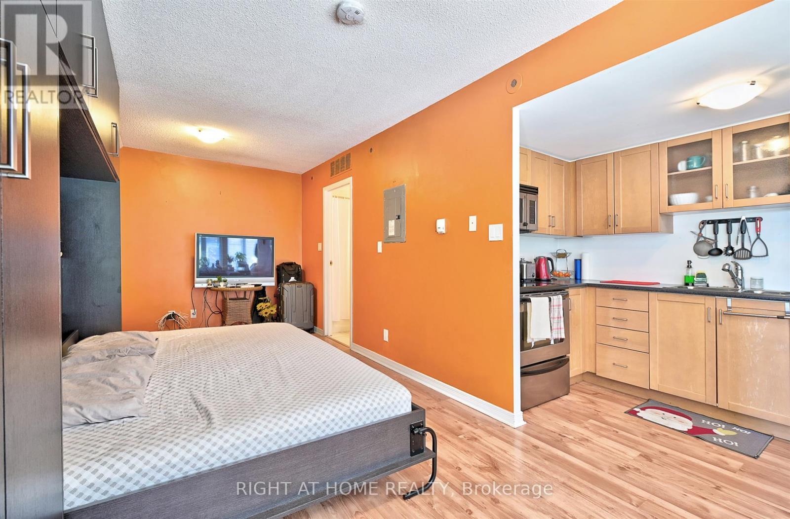 109 - 22 Western Battery Road, Toronto, Ontario  M6K 3N9 - Photo 5 - C12994092