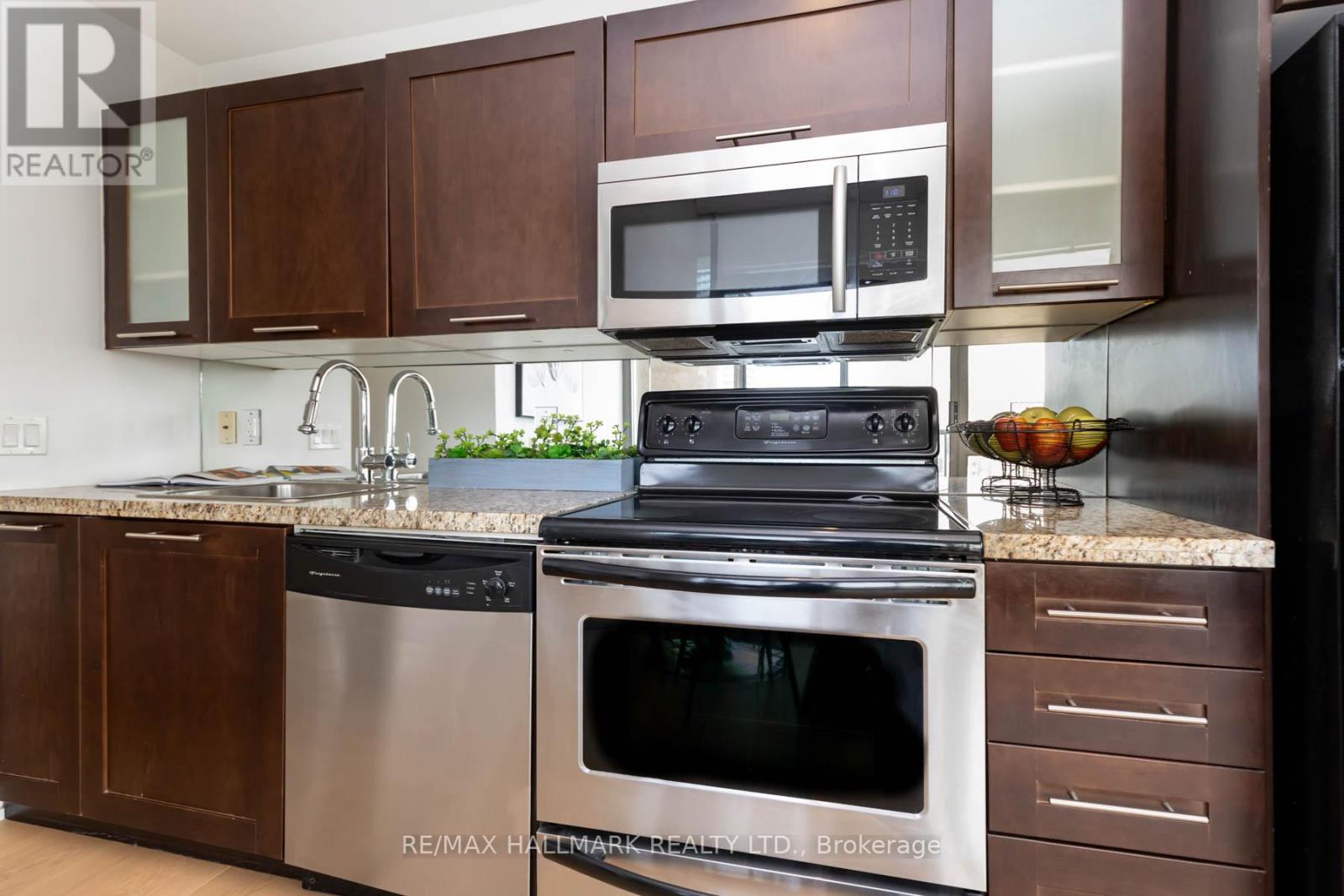 1502 - 33 Mill Street, Toronto, Ontario  M5A 3R3 - Photo 17 - C12994132