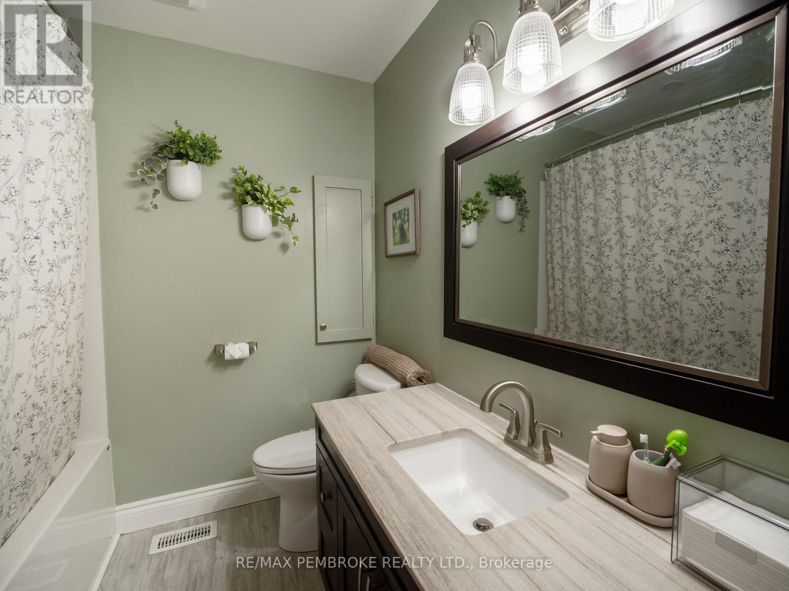 2313 B Line Road, Laurentian Valley, Ontario  K8A 6W8 - Photo 13 - X12994036