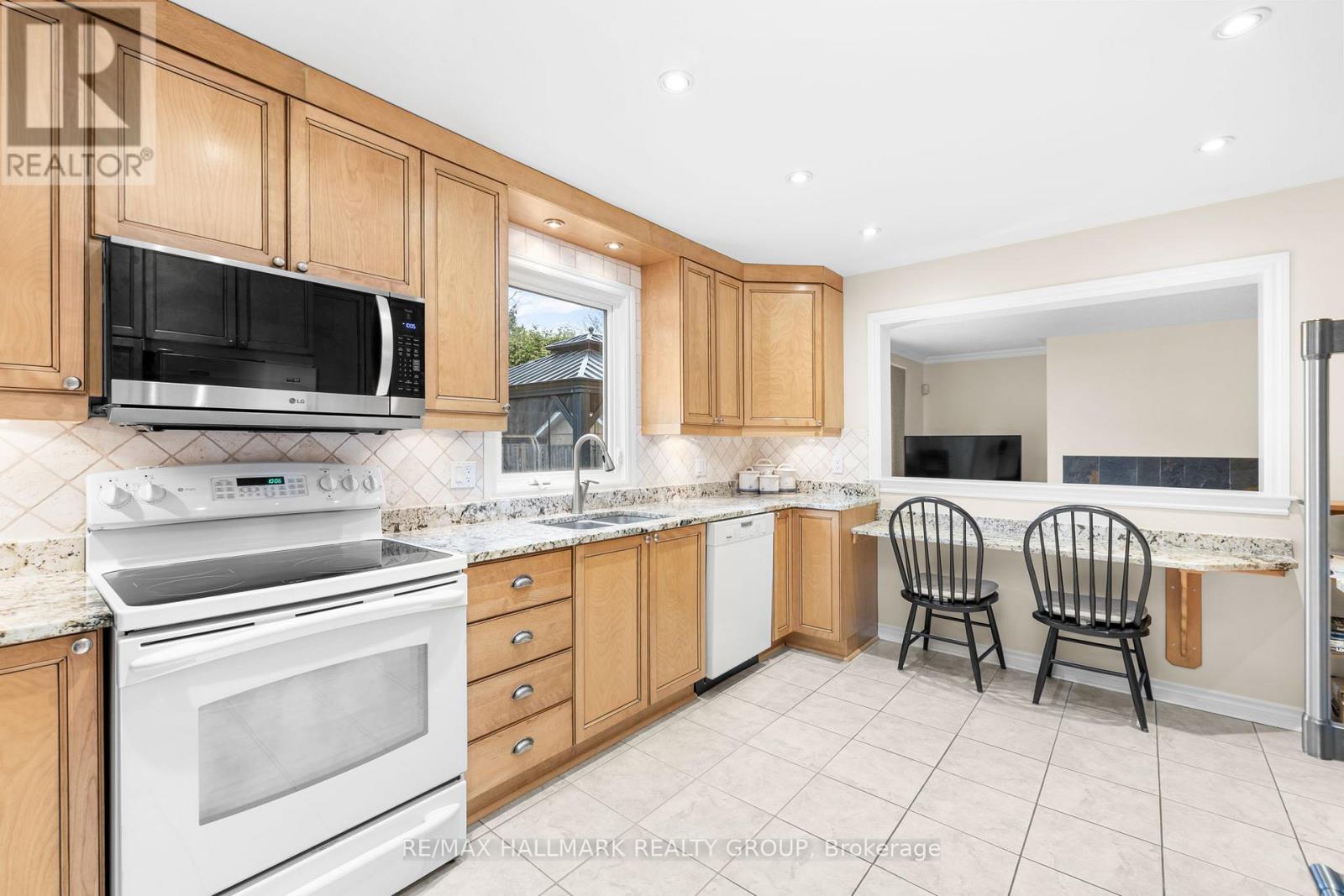 906 Chaleur Way, Ottawa, Ontario  K1C 2S1 - Photo 10 - X12994070