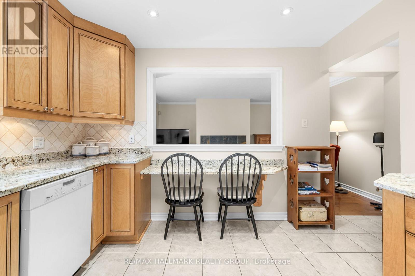 906 Chaleur Way, Ottawa, Ontario  K1C 2S1 - Photo 12 - X12994070