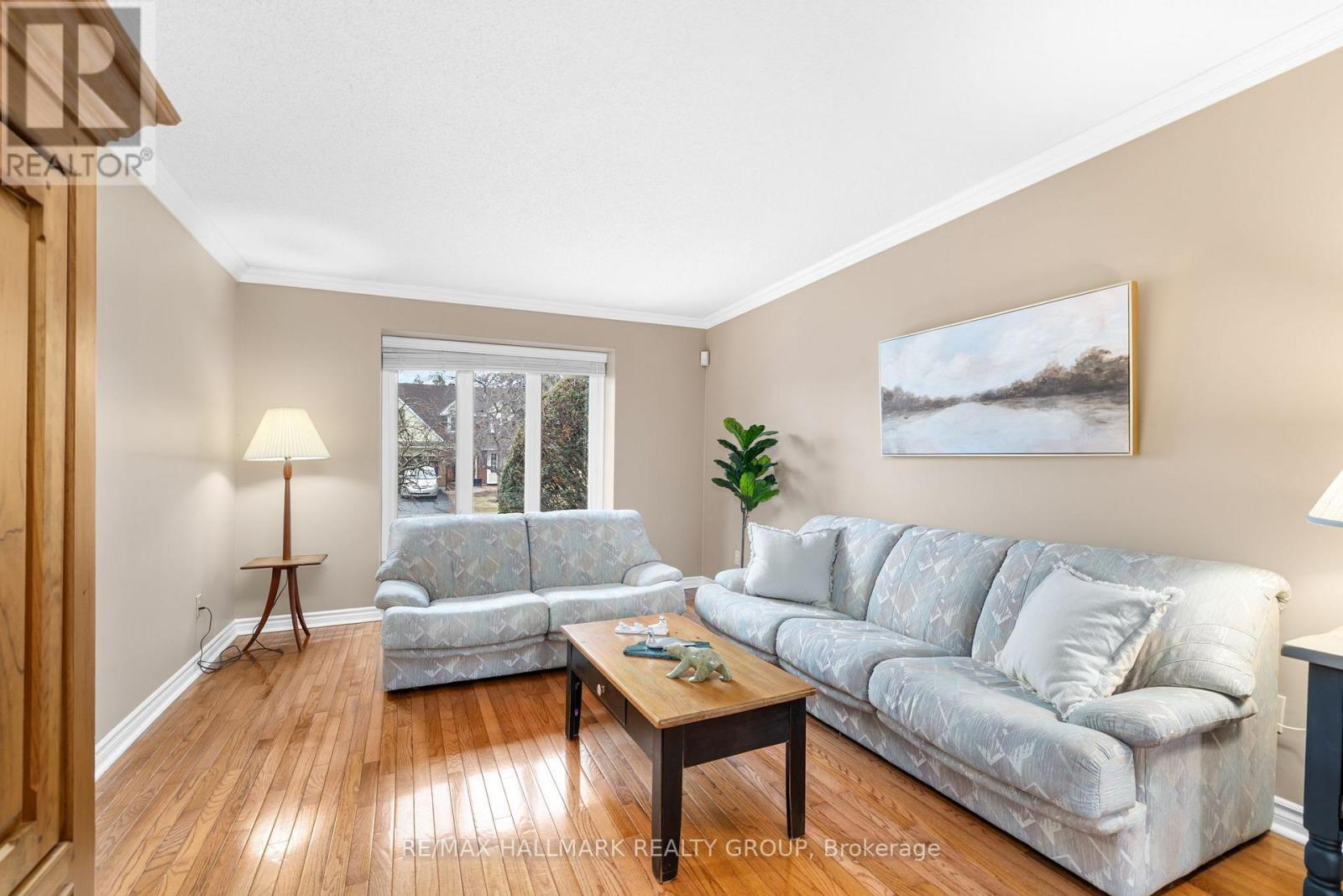 906 Chaleur Way, Ottawa, Ontario  K1C 2S1 - Photo 5 - X12994070