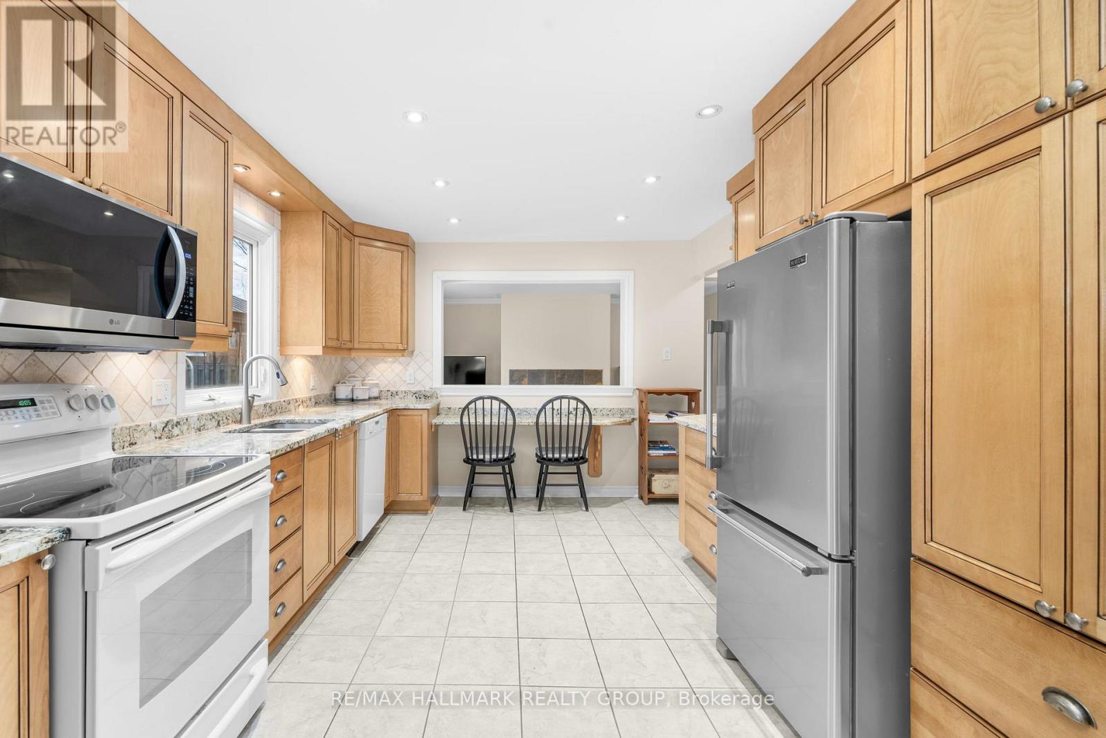 906 Chaleur Way, Ottawa, Ontario  K1C 2S1 - Photo 9 - X12994070