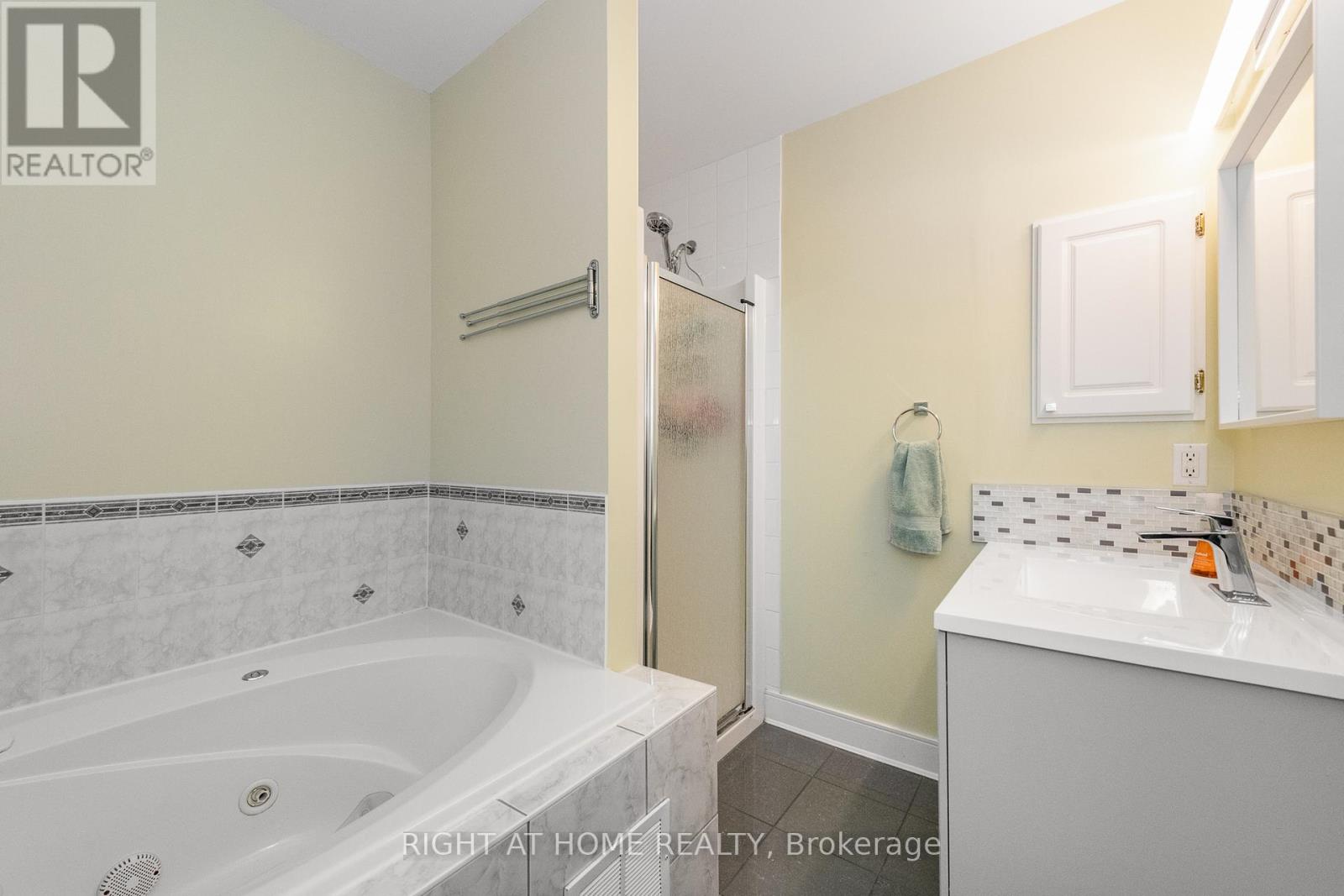 212 Rutgers Private, Ottawa, Ontario  K2C 4G7 - Photo 25 - X12994078