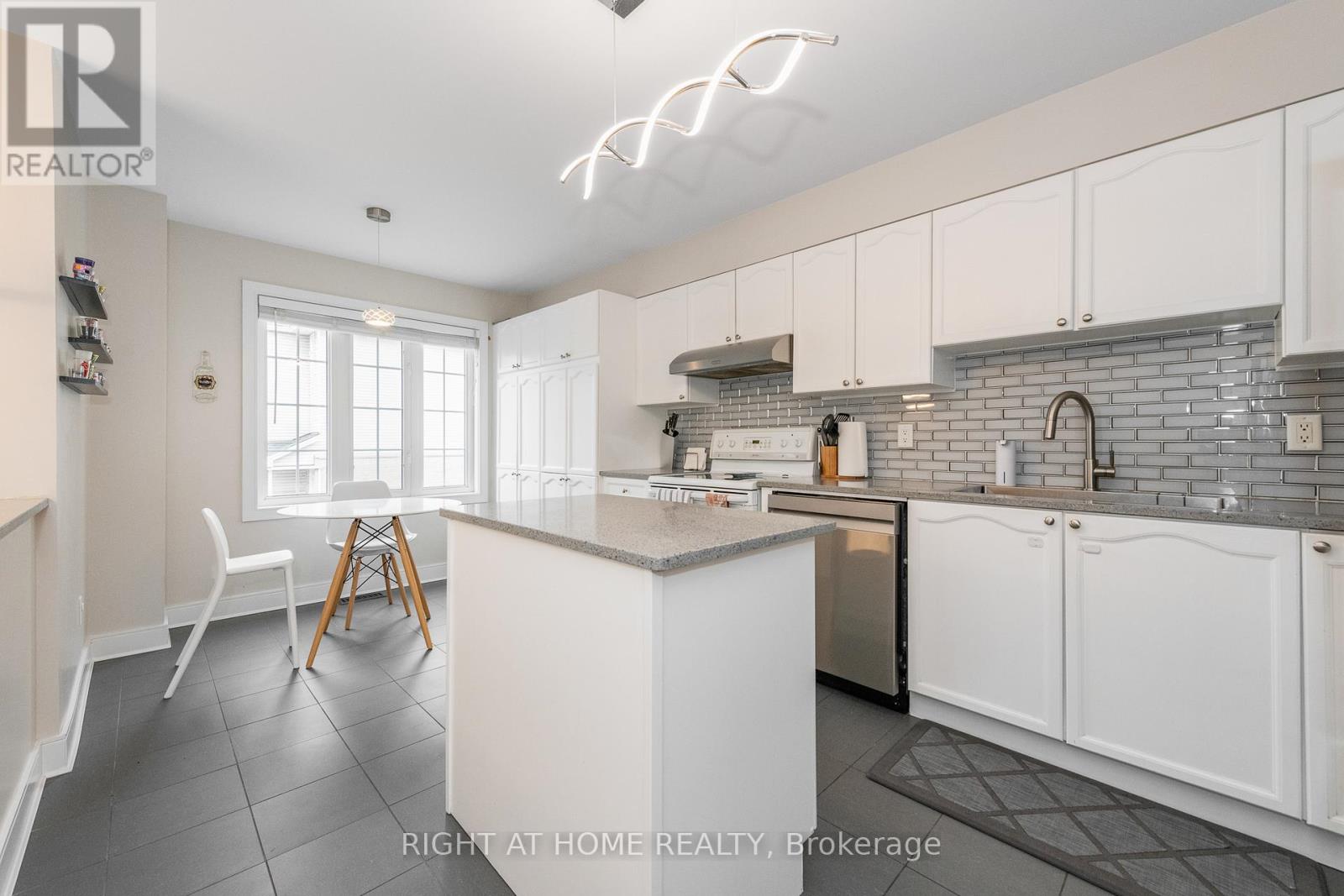 212 Rutgers Private, Ottawa, Ontario  K2C 4G7 - Photo 6 - X12994078