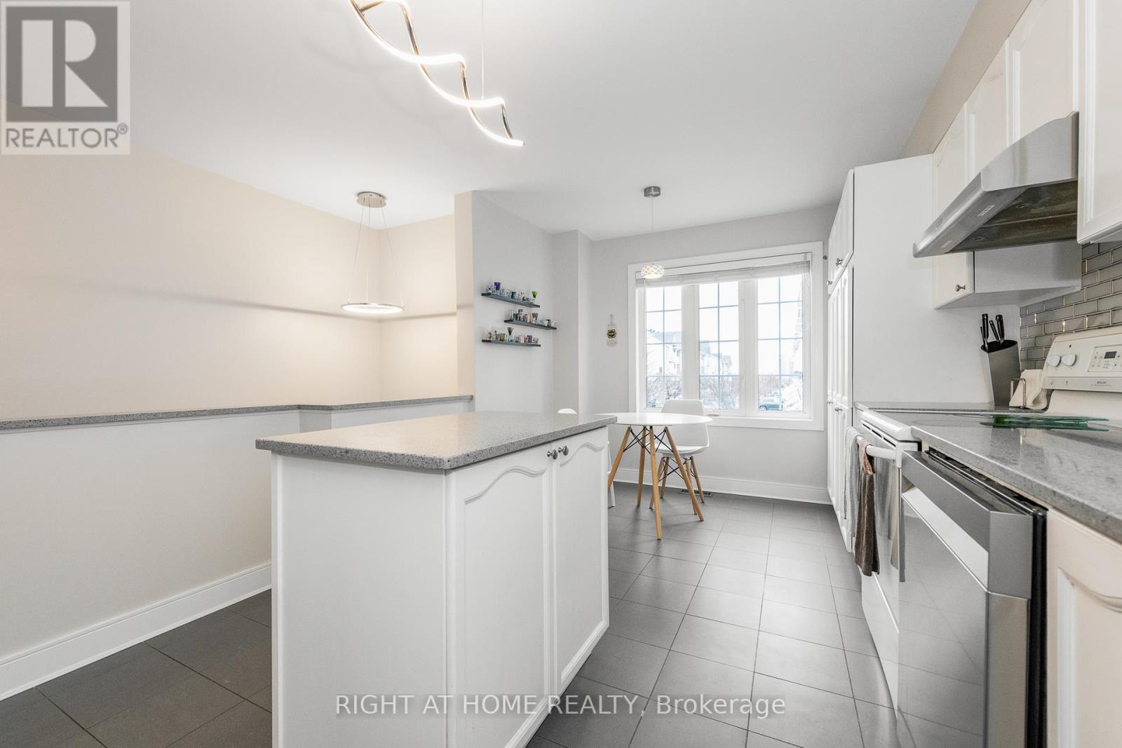 212 Rutgers Private, Ottawa, Ontario  K2C 4G7 - Photo 7 - X12994078