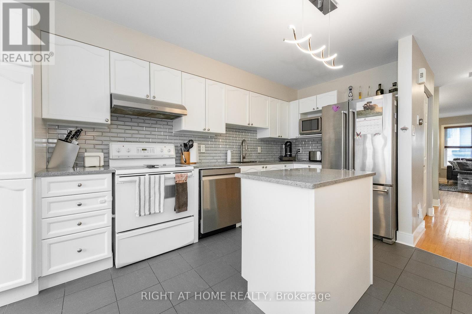 212 Rutgers Private, Ottawa, Ontario  K2C 4G7 - Photo 8 - X12994078