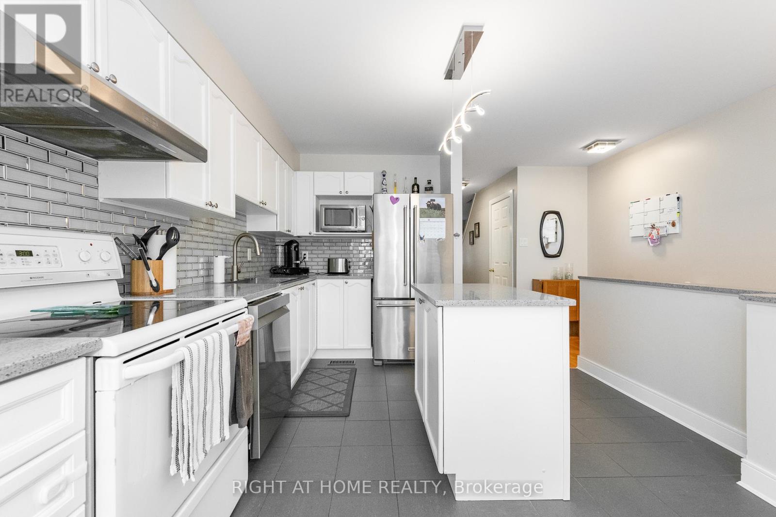 212 Rutgers Private, Ottawa, Ontario  K2C 4G7 - Photo 9 - X12994078