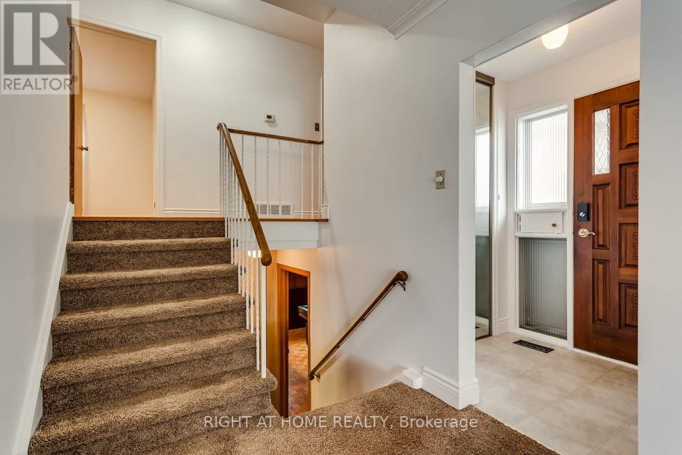 22 Sheva Court, Toronto, Ontario  M1K 3P9 - Photo 4 - E12994046