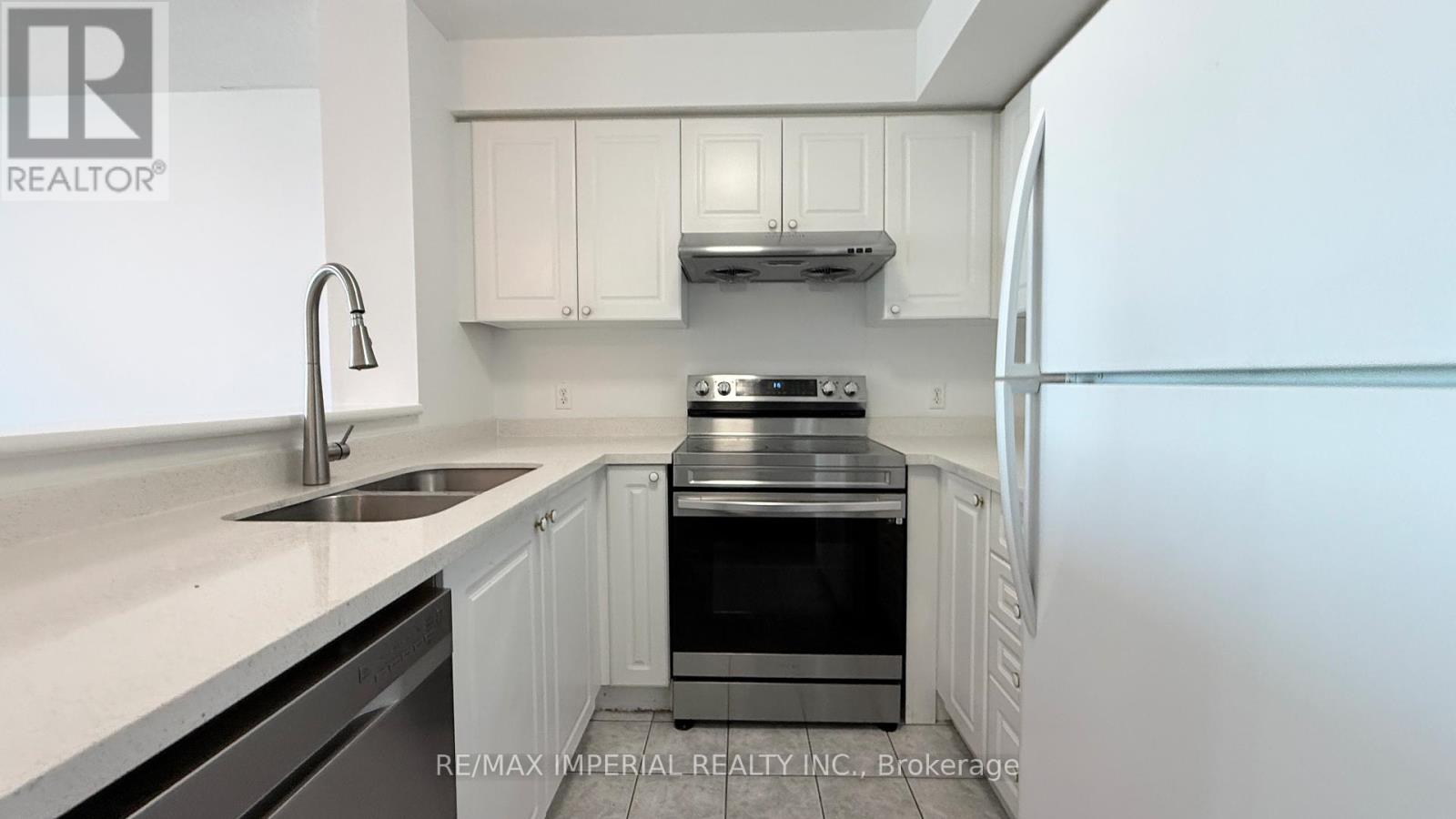 2209 - 1 Lee Centre Drive, Toronto, Ontario  M1H 3J2 - Photo 5 - E12994052