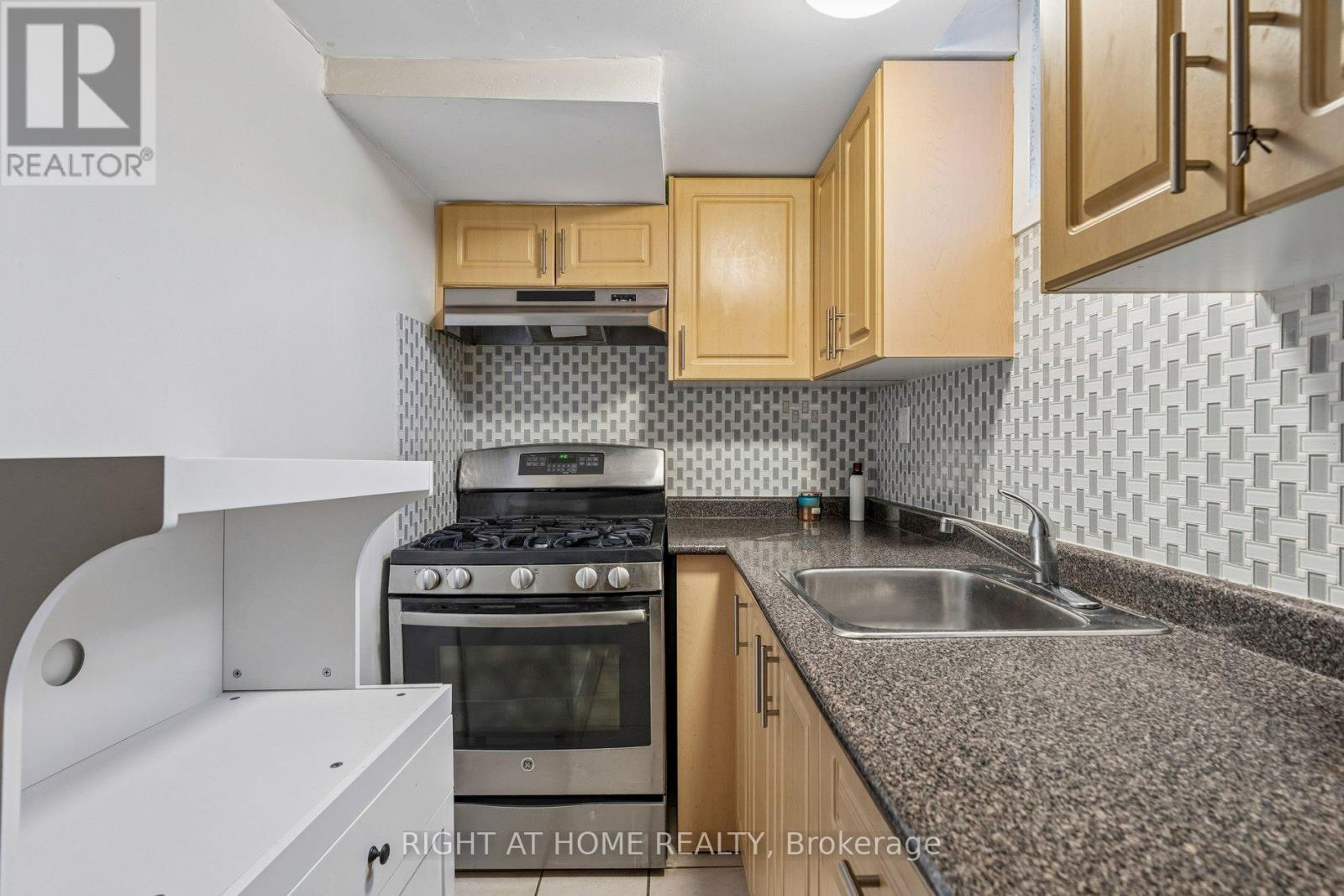 16 Ascolda Boulevard, Toronto, Ontario  M1J 2N7 - Photo 38 - E12994060