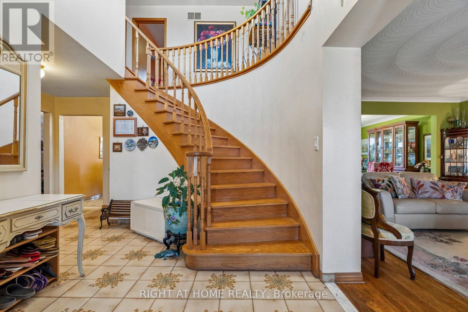 16 Ascolda Boulevard, Toronto, Ontario  M1J 2N7 - Photo 4 - E12994060