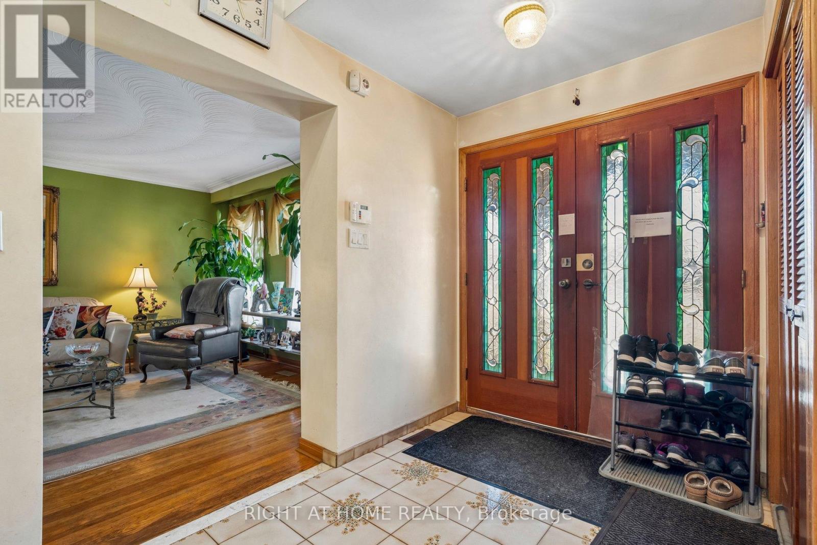 16 Ascolda Boulevard, Toronto, Ontario  M1J 2N7 - Photo 5 - E12994060