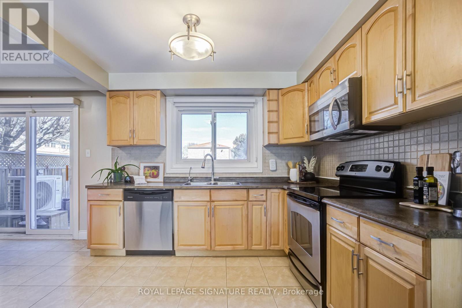 36 Randall Drive, Ajax, Ontario  L1S 6L2 - Photo 13 - E12994064