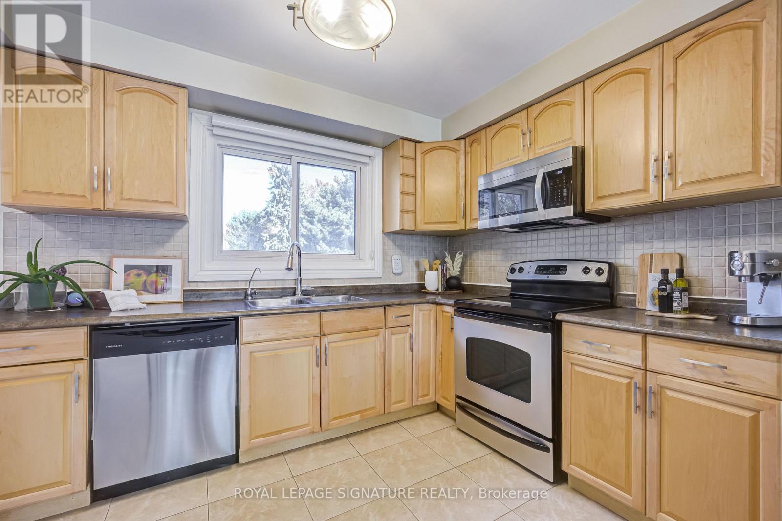 36 Randall Drive, Ajax, Ontario  L1S 6L2 - Photo 14 - E12994064