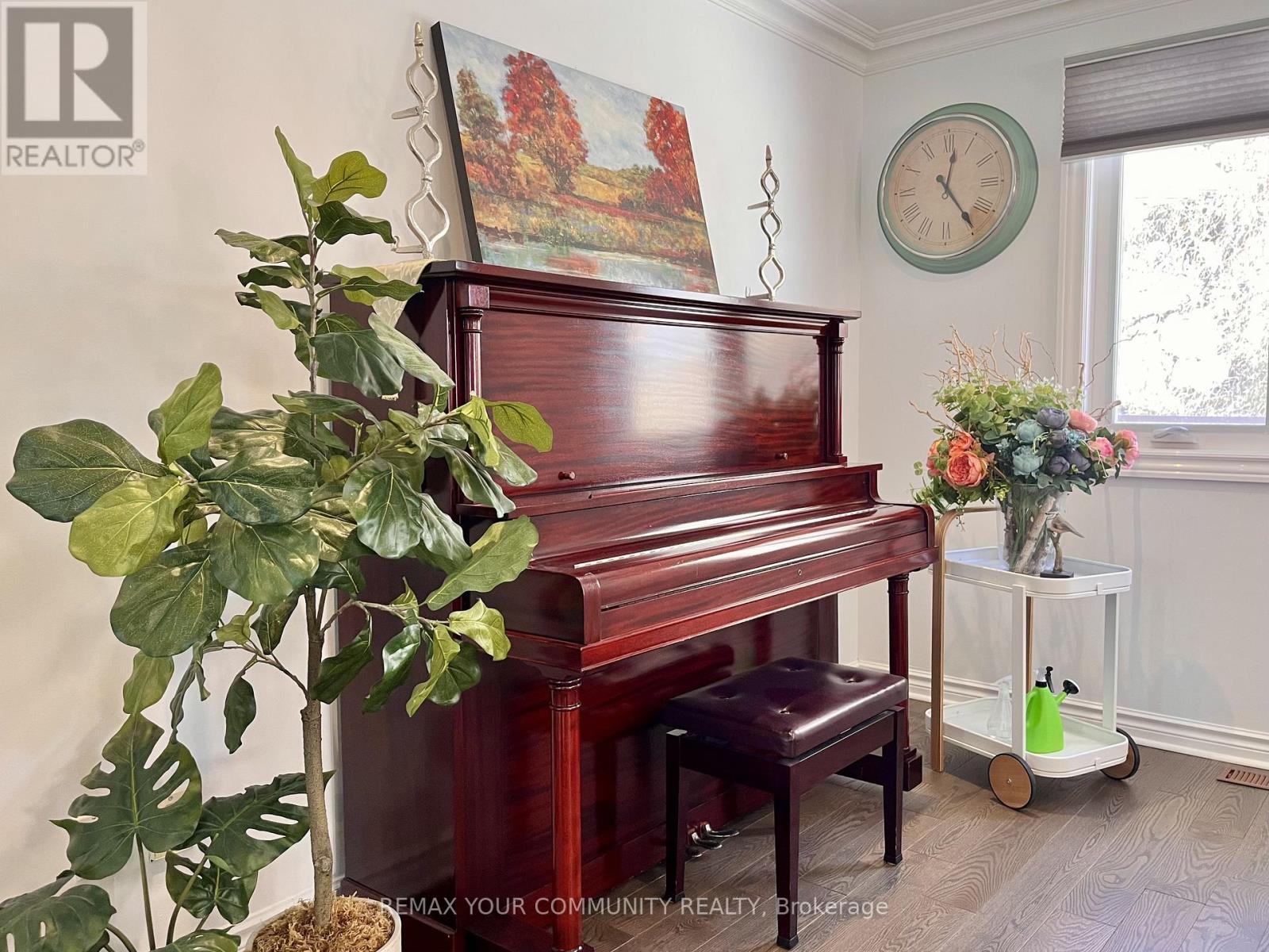 44 Canal Street, Georgina, Ontario  L4P 1K5 - Photo 11 - N12994058