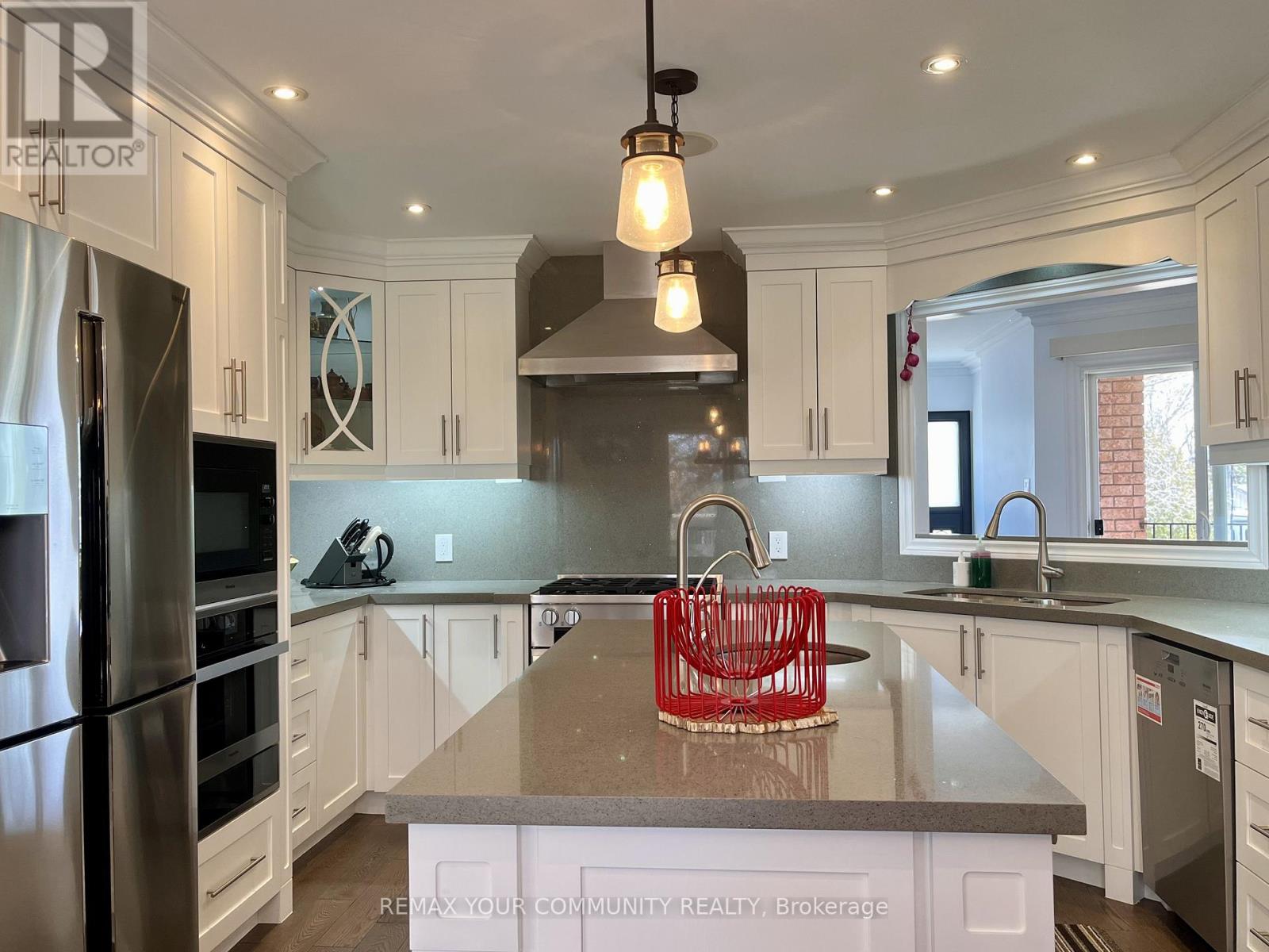 44 Canal Street, Georgina, Ontario  L4P 1K5 - Photo 12 - N12994058