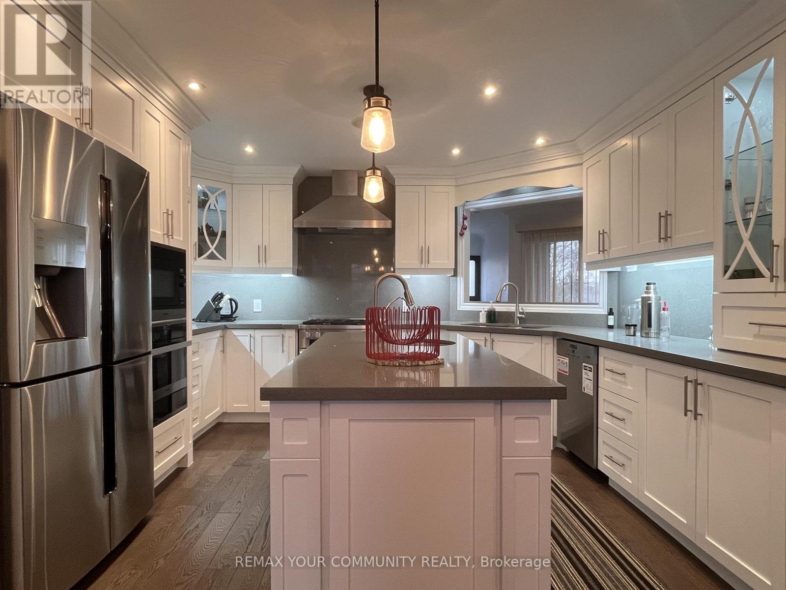 44 Canal Street, Georgina, Ontario  L4P 1K5 - Photo 18 - N12994058