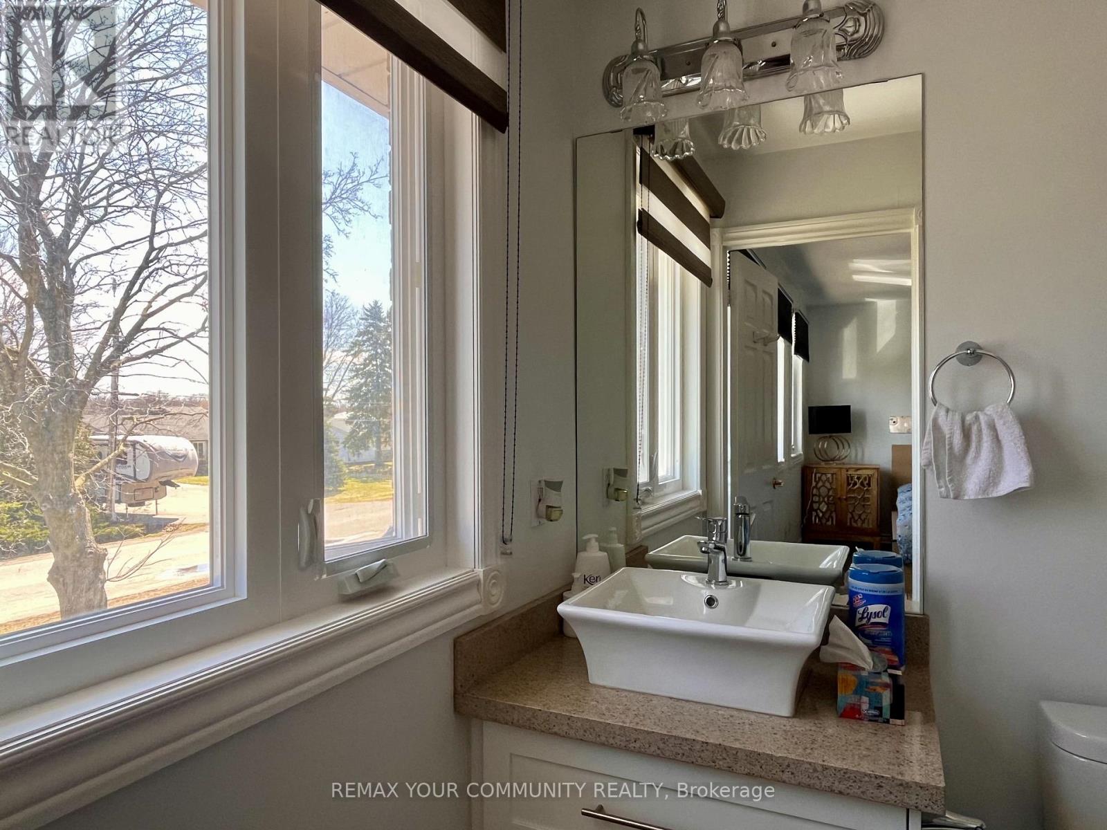 44 Canal Street, Georgina, Ontario  L4P 1K5 - Photo 22 - N12994058