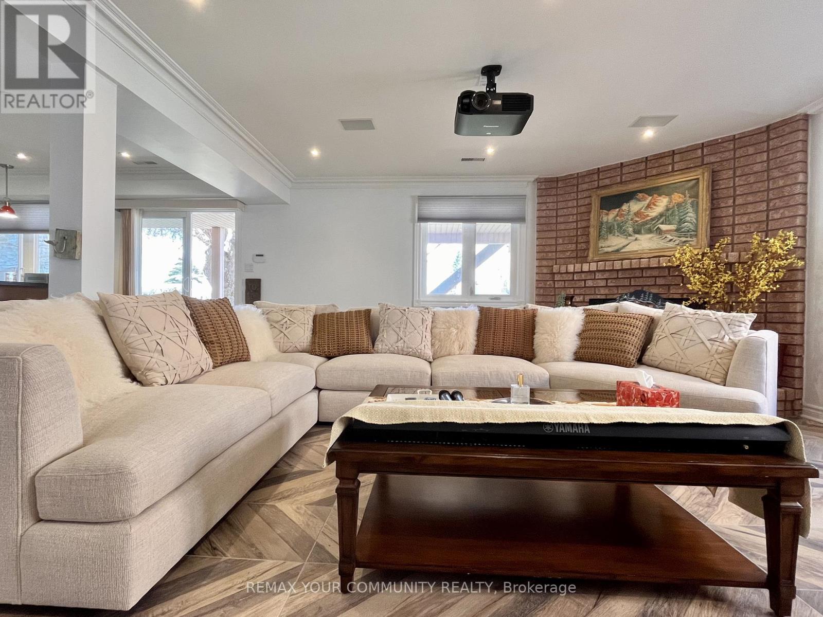 44 Canal Street, Georgina, Ontario  L4P 1K5 - Photo 32 - N12994058