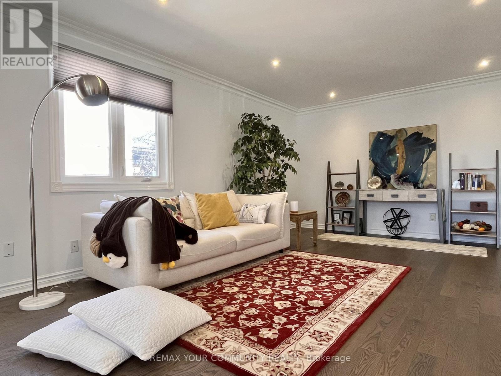 44 Canal Street, Georgina, Ontario  L4P 1K5 - Photo 5 - N12994058