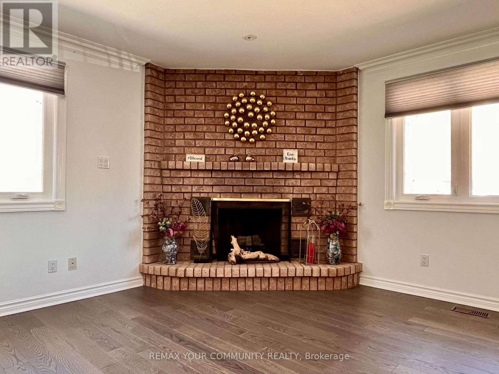 44 Canal Street, Georgina, Ontario  L4P 1K5 - Photo 6 - N12994058