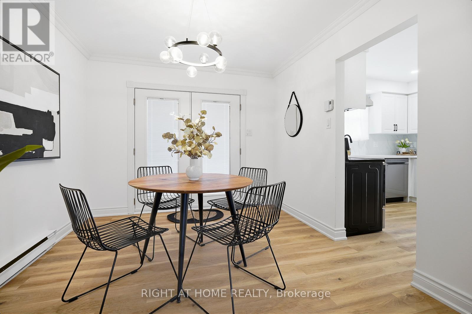 259 Glenwoods Avenue, Georgina, Ontario  L4P 2X1 - Photo 12 - N12994066