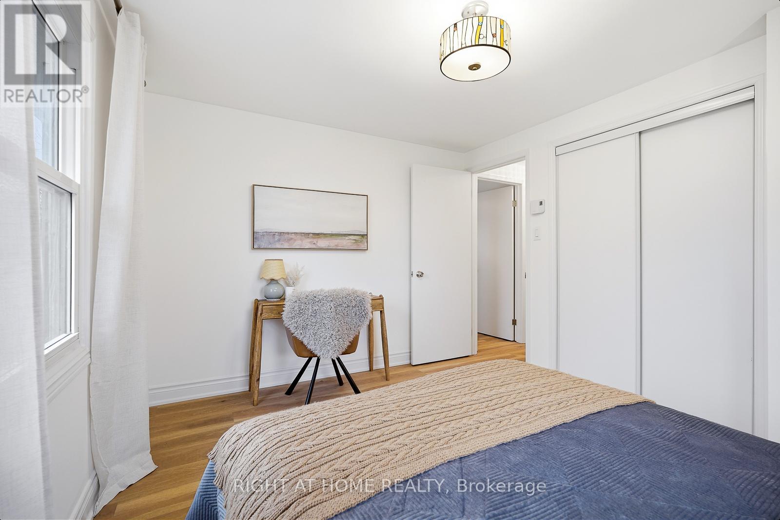 259 Glenwoods Avenue, Georgina, Ontario  L4P 2X1 - Photo 23 - N12994066