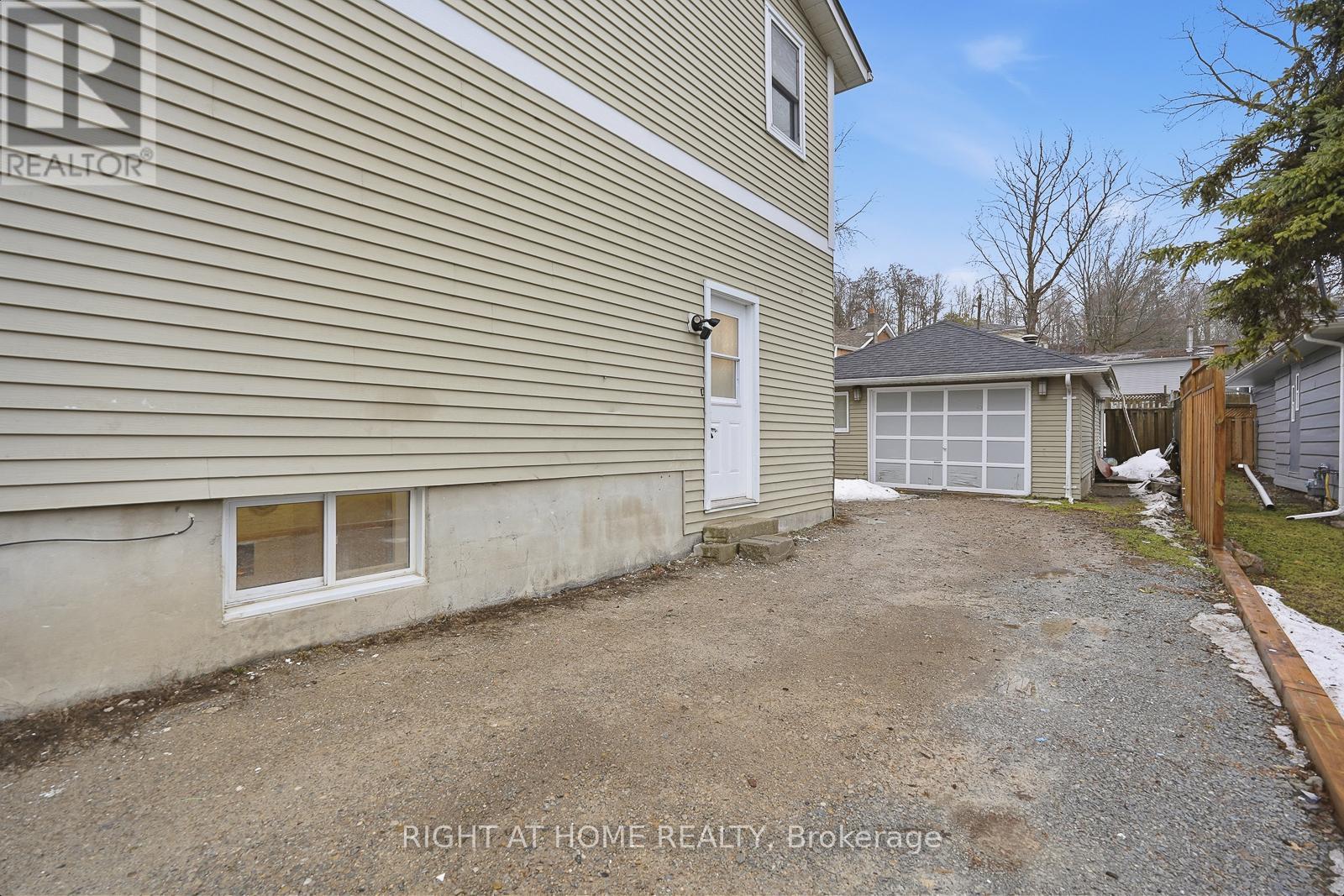 259 Glenwoods Avenue, Georgina, Ontario  L4P 2X1 - Photo 35 - N12994066