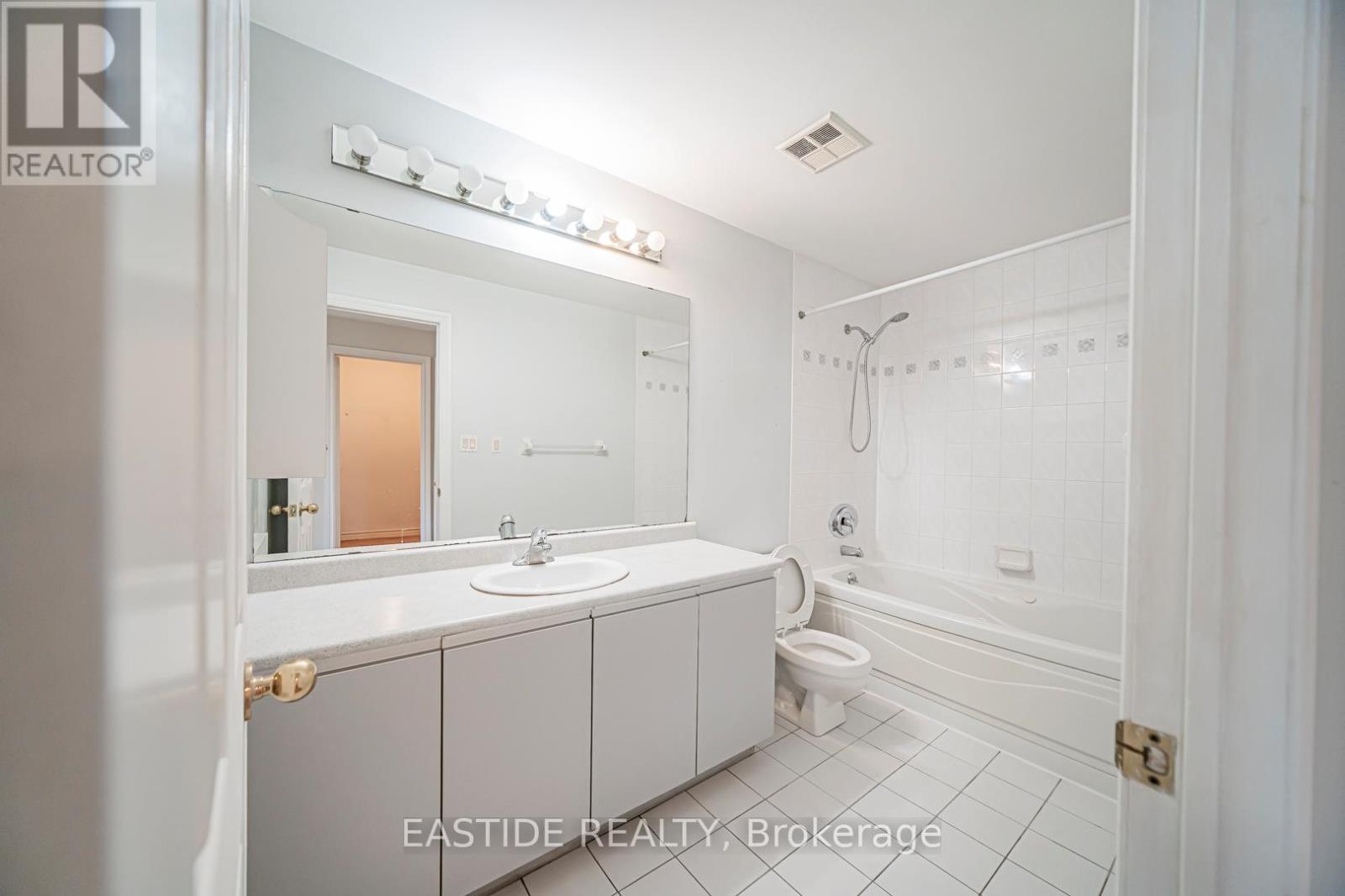 96 - 151 Townsgate Drive, Vaughan, Ontario  L4J 8J7 - Photo 22 - N12994076