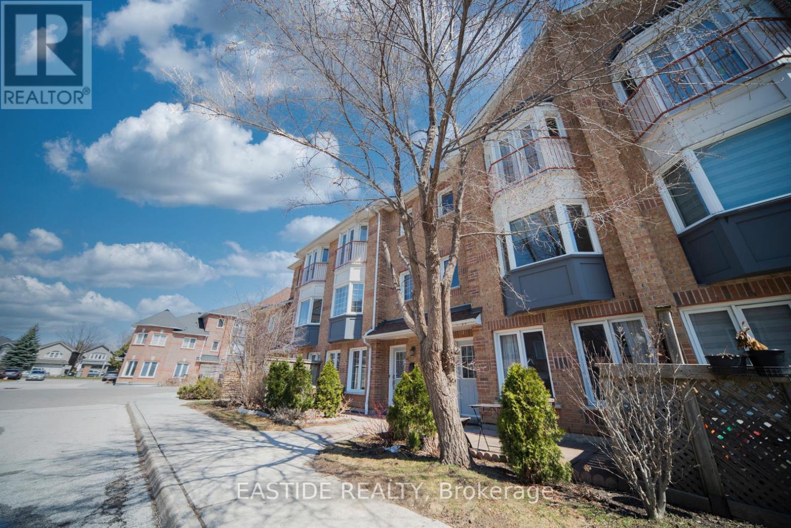 96 - 151 Townsgate Drive, Vaughan, Ontario  L4J 8J7 - Photo 4 - N12994076