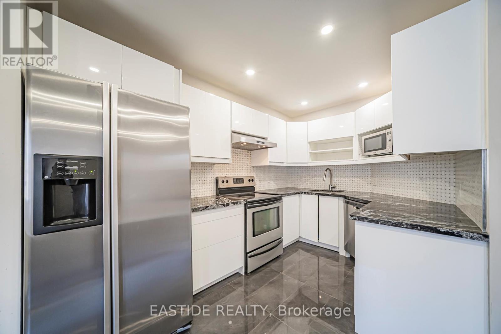 96 - 151 Townsgate Drive, Vaughan, Ontario  L4J 8J7 - Photo 8 - N12994076