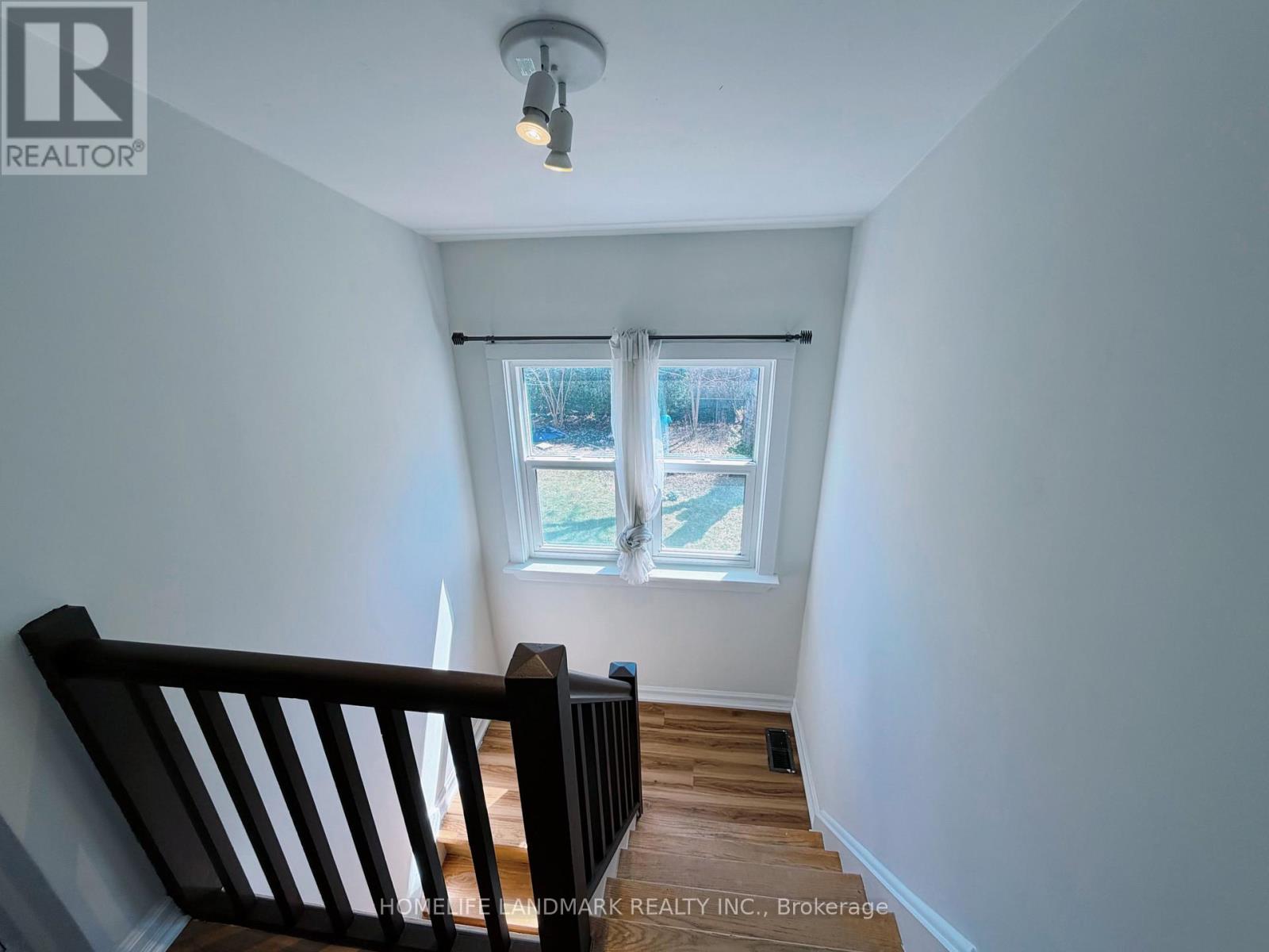 392 Elmwood Avenue, Richmond Hill, Ontario  L4C 1M3 - Photo 10 - N12994084