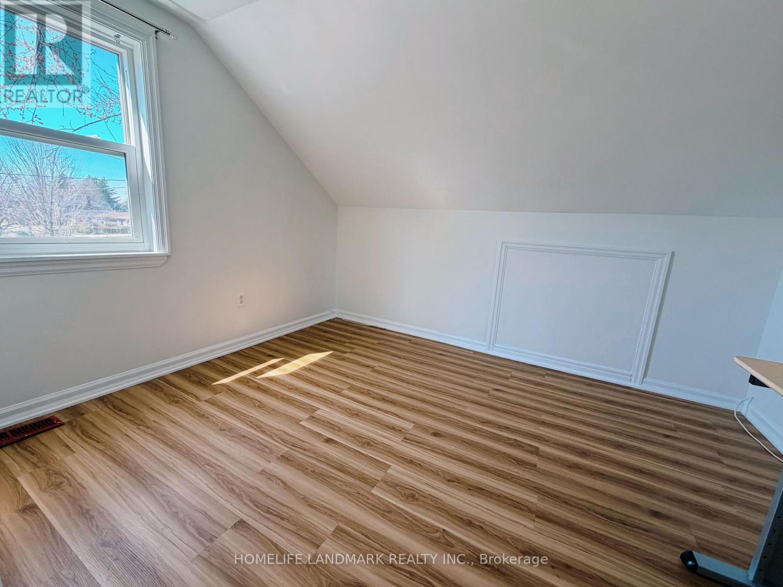 392 Elmwood Avenue, Richmond Hill, Ontario  L4C 1M3 - Photo 11 - N12994084