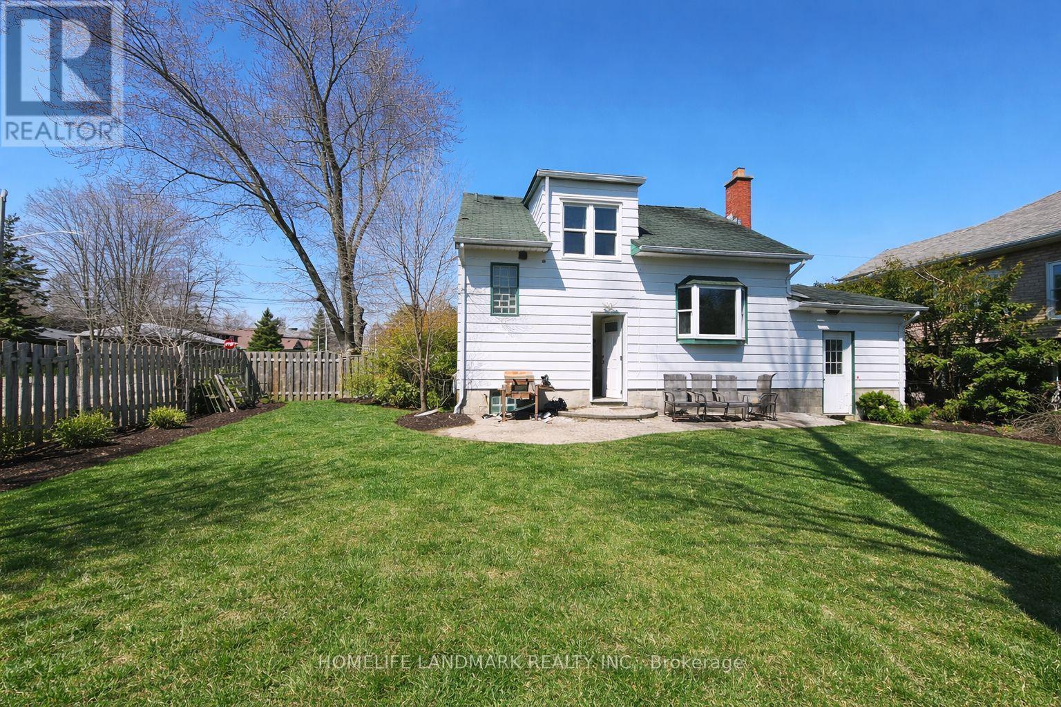 392 Elmwood Avenue, Richmond Hill, Ontario  L4C 1M3 - Photo 2 - N12994084